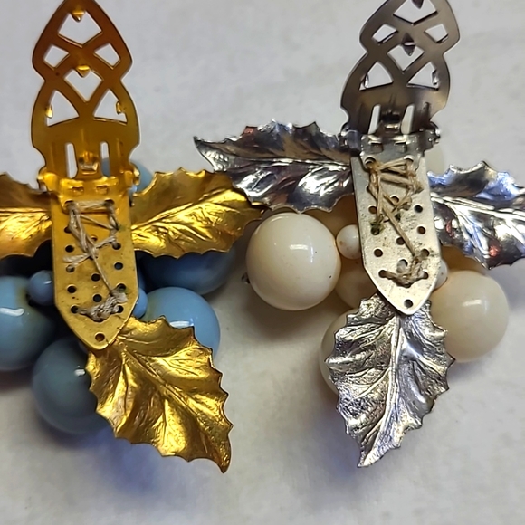 Pair of Miriam Haskell Dress Clips - Picture 3 of 4